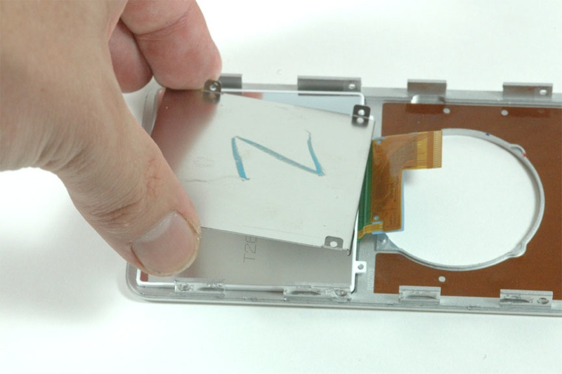 Illustration for article titled Autopsies of the New Nano and iPod Classic Show Glue, Plates